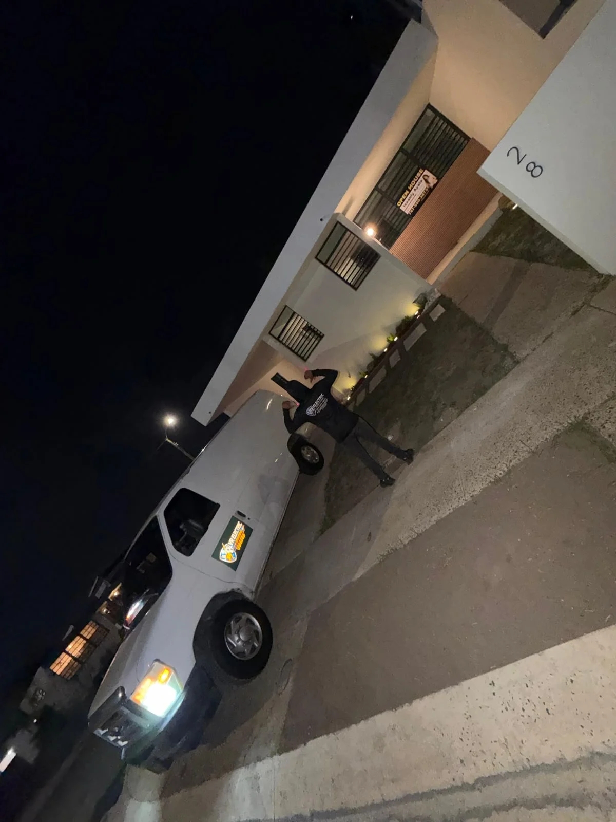 Servicio eléctrico residencial nocturno en Puerto Rico